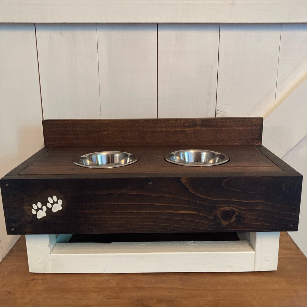 NEW Country Style Handmade Pet Feeder - Cat or Small Dog.